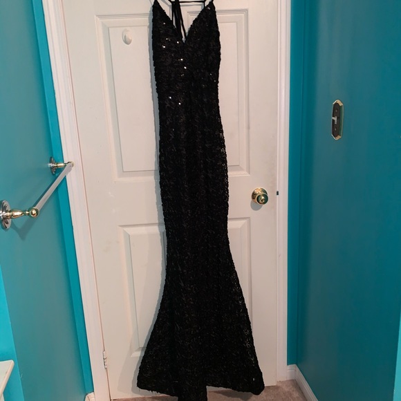 Black backless sequins dress🖤 - Picture 2 of 7